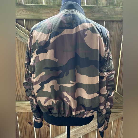 New Look Army Green Camouflage Ruched Sleeve Zip Up Bomber Jacket Size XL - Picture 2 of 9